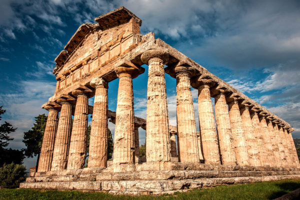 Cantastorie_paestum_tempio_di_atena_1