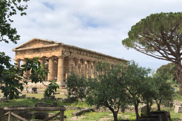 Cantastorie_paestum_tempio_di_nettuno_1